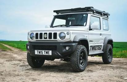 Suzuki Jimny sa za krátky čas stal ikonou. Twisted mu doprial kúru ako Defenderu