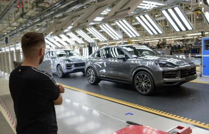 Čo sa to deje v Porsche? Automobilka má rušiť tisíce pracovných miest, informuje TASR