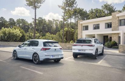 Volkswagen má na Slovensku nové hybridy. Golf začína pod 30-tisíc, T-Roc dostal úplne nový dvojliter a štvorkolku!