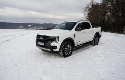 Test: Ford Ranger Wildtrak PHEV - Kamufláž do snehovej búrky, aj akustická