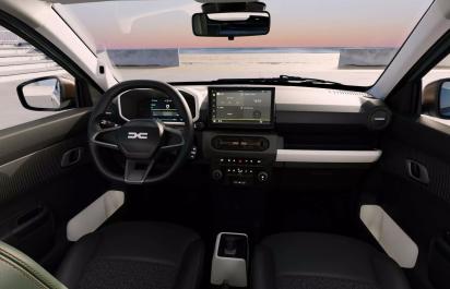 V Nemecku táto Dacia stojí 6 900 €, u nás o 10-tisíc viac. Prečo je taký cenový rozdiel na rovnakom aute?