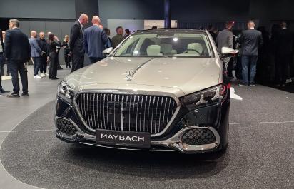 V Bratislave otvorili dve nové predajne luxusných áut. Maybach MANUFAKTUR lounge a poschodový TODOS Atrium s veľkými americkými autami