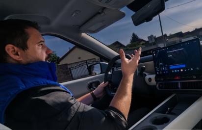 Prvýkrát naživo: Hyundai Ioniq 3 kúpite od 28.490€, jazdí skvele. Nová Staria vyniká VIP interiérom