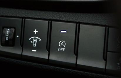 Je pravda, že auto štart-stop v autách končí? Vysvetlíme, o čo v aktuálnej téme ide a prečo sa dráma nekoná