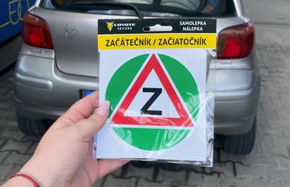 Nižšie pokuty a výhody pre vodičov v autách označených zelenou nálepkou Z v praxi? Aké sú reálne výhody pre vodičov-začiatočníkov?