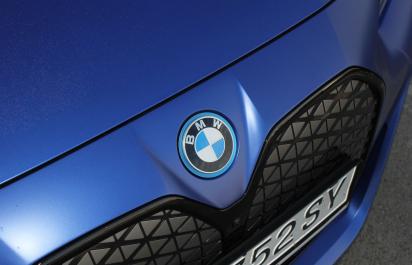 BMW priznáva problémy a mení plány: Výrazný pokles zisku aj dodávok vozidiel v roku 2026