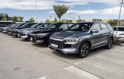 BYD chce, aby ste zabudli na naftu, Sealion 5 DM-i je dostupný plug-in hybrid