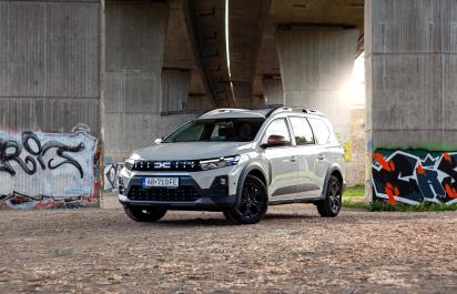 Test: Dacia Jogger Extreme Hybrid 155 - Jeden z najlacnejších a najrozumnejších hybridov