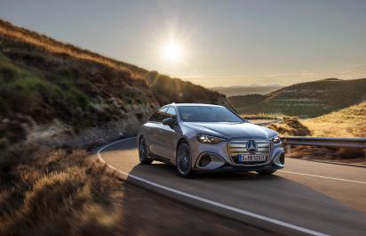 Elektrická Trieda C prichádza s 800V architektúrou. Mercedes mieri priamo na nové BMW i3