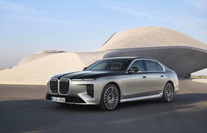 BMW vylepšilo Sedmičku, výzor je konzervatívnejší, má sa vrátiť aj V8