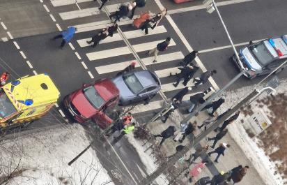 Nehoda v Bratislave: Dvaja prudko zabrzdili, narazil až tretí. Kto bol na vine podľa polície privolanej na miesto nehody vás asi prekvapí