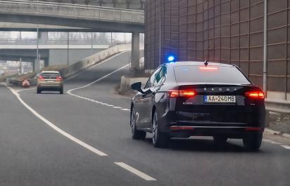 Stále platí predchodné ustanovenie pre plnú čiaru na ceste. Môžeme cez ňu prechádzať? Aké sú predpisy dnes?
