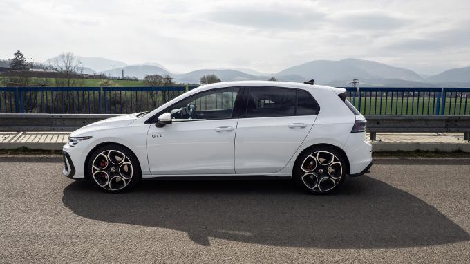 Volkswagen Golf GTI 265 2024