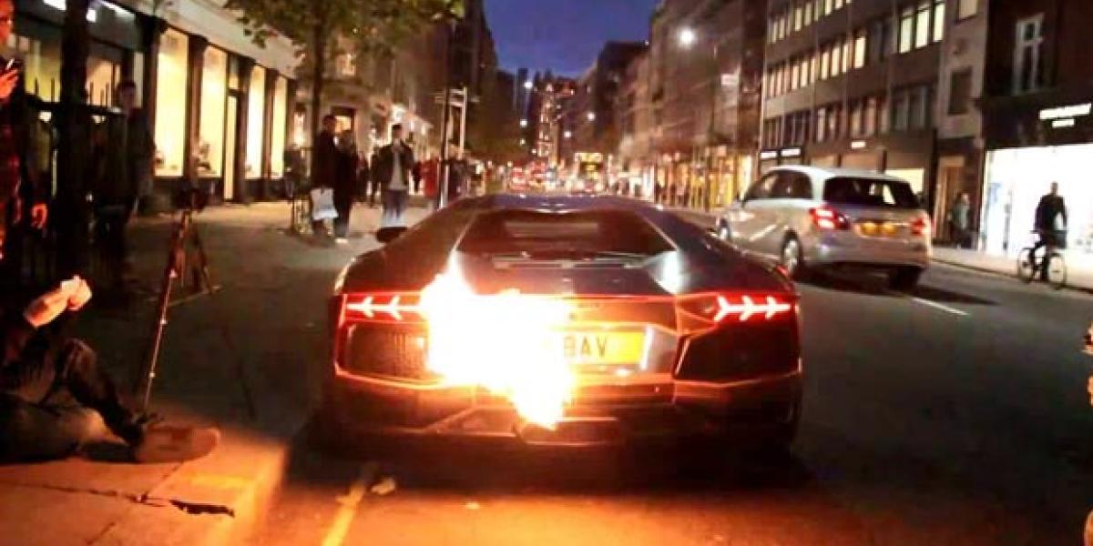 Video: Keď ti horí Lamborghini Aventador!