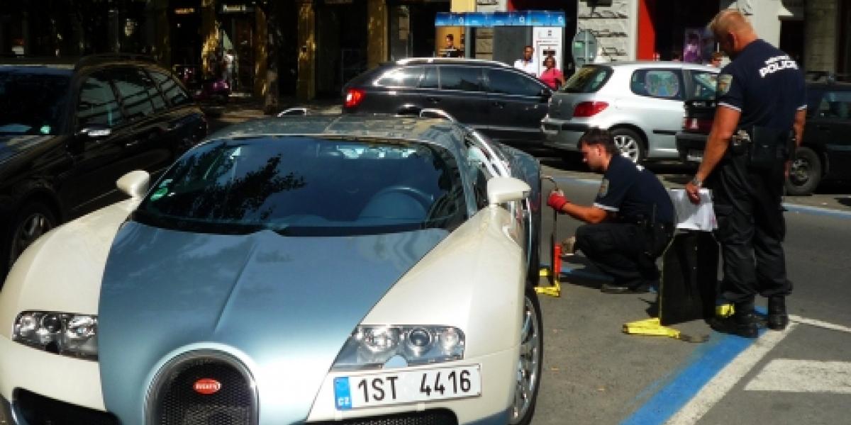 Video: Česká polícia vs. Bugatti Veyron