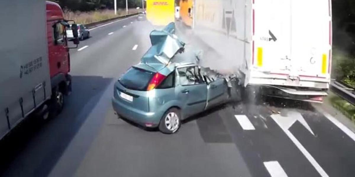 Video: Brutálna zrážka s kamiónom!