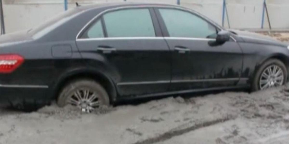 Zabetónovaný Mercedes: Ako si spraviť škodu za 73 tisíc?