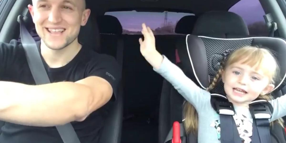 Spievate si v aute? Malé dievčatko zahanbí nejedného z nás!