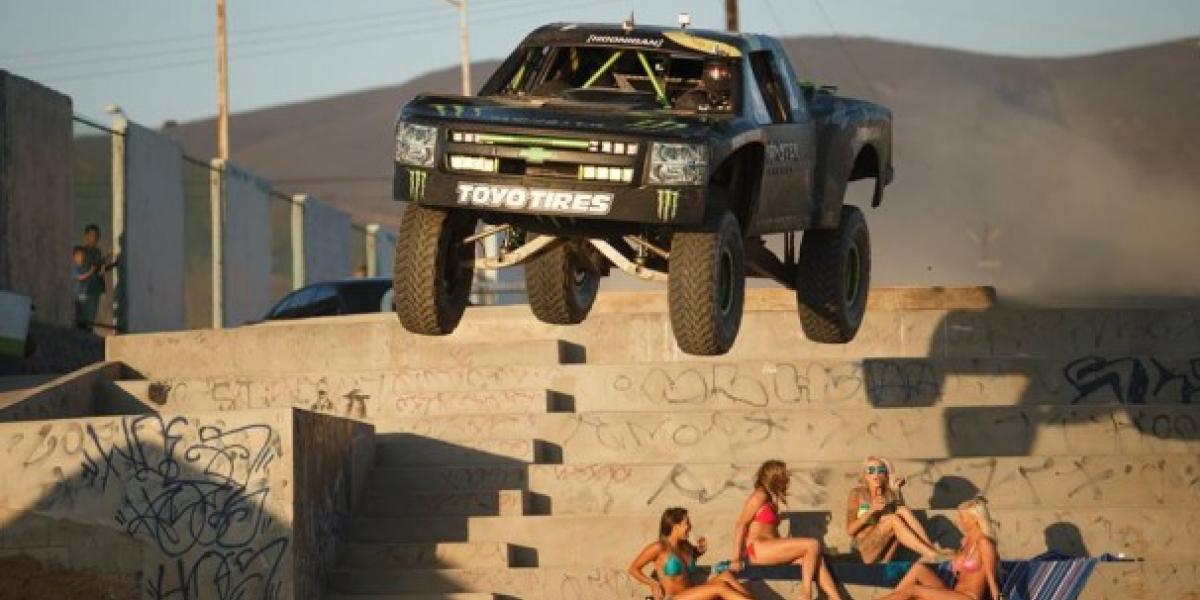 Najvzrušujúcejšie video roka: Vychutnajte si Trophy Truck s výkonom 800 koní!