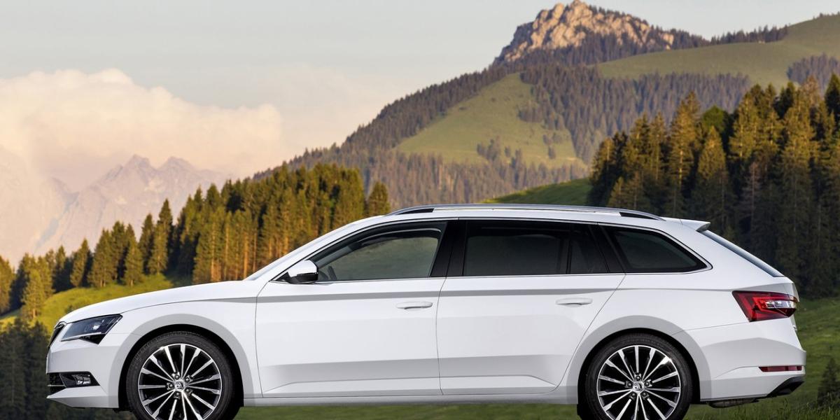 Škoda Superb Combi zverejnila informácie o cene a nové fotografie!