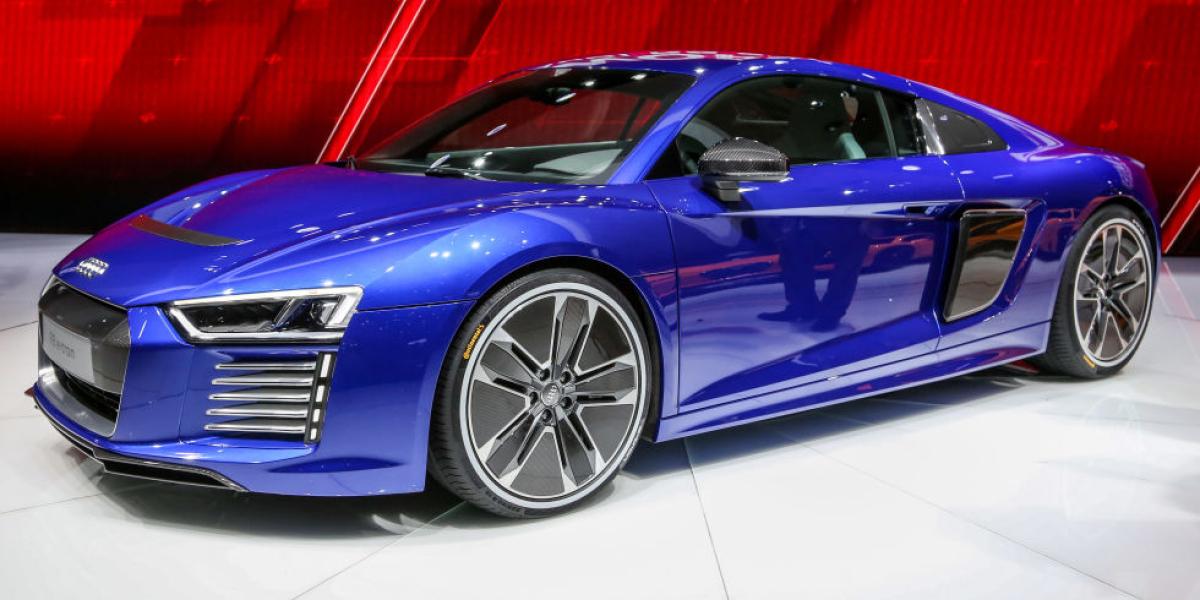 Novinka: 2016 Audi R8 e-tron na živo!
