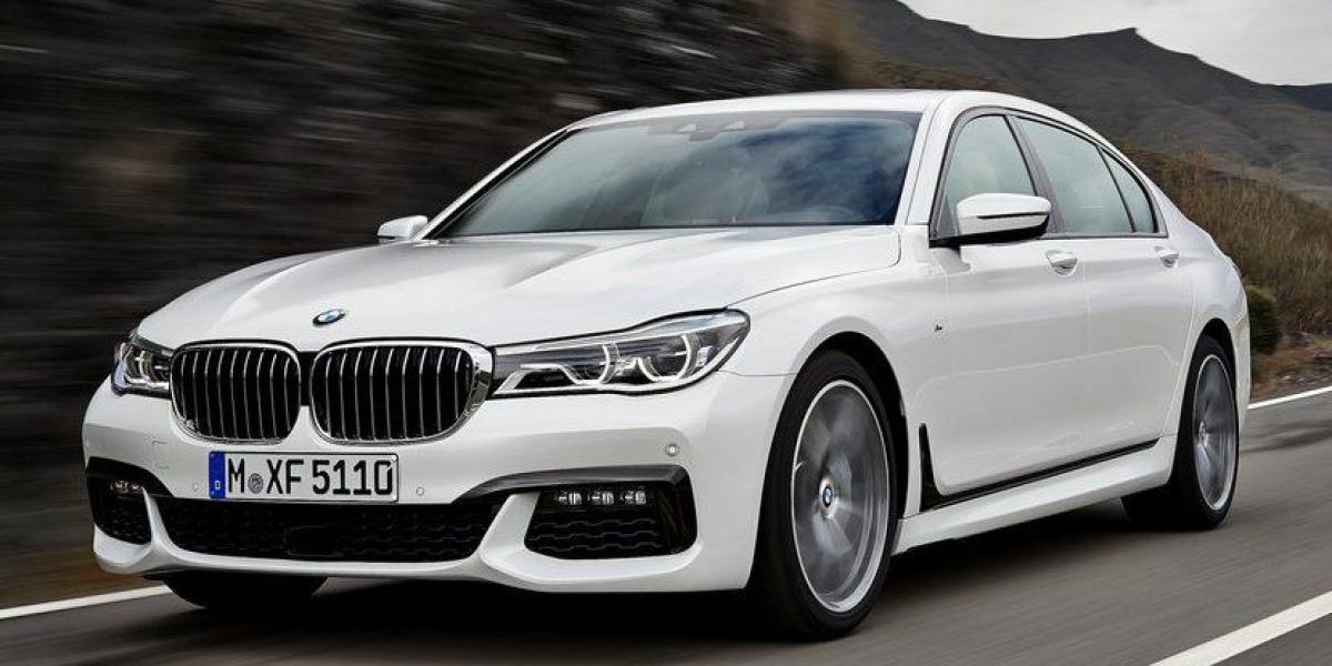 Nové BMW 7 dokáže parkovať bez vodiča za volantom.