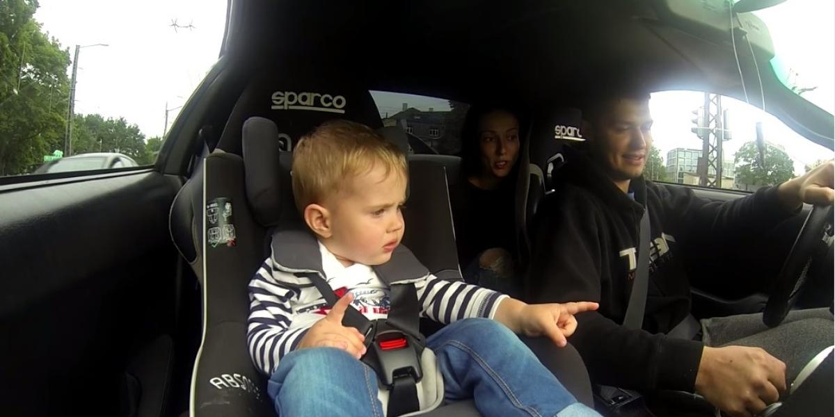 Video: Reakcia bábätka na výkon 600-koňovej Toyoty Supra!