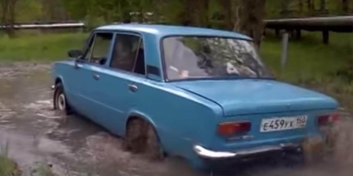 Video: LADA VAZ-2101 vs. bahno
