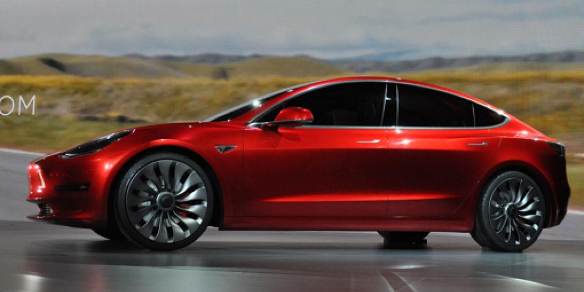 Tesla Model 3: Najlacnejšia Tesla oficiálne predstavená!