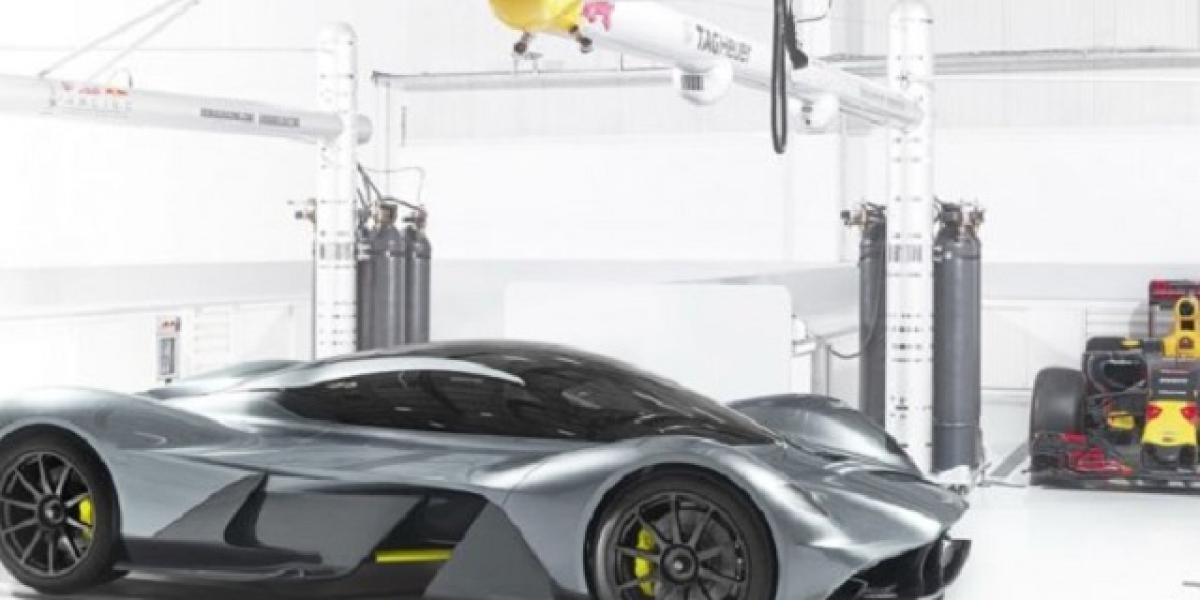 Aston Martin rýchlejší ako F1: Z nuly na 320 km/h za 10 sekúnd!