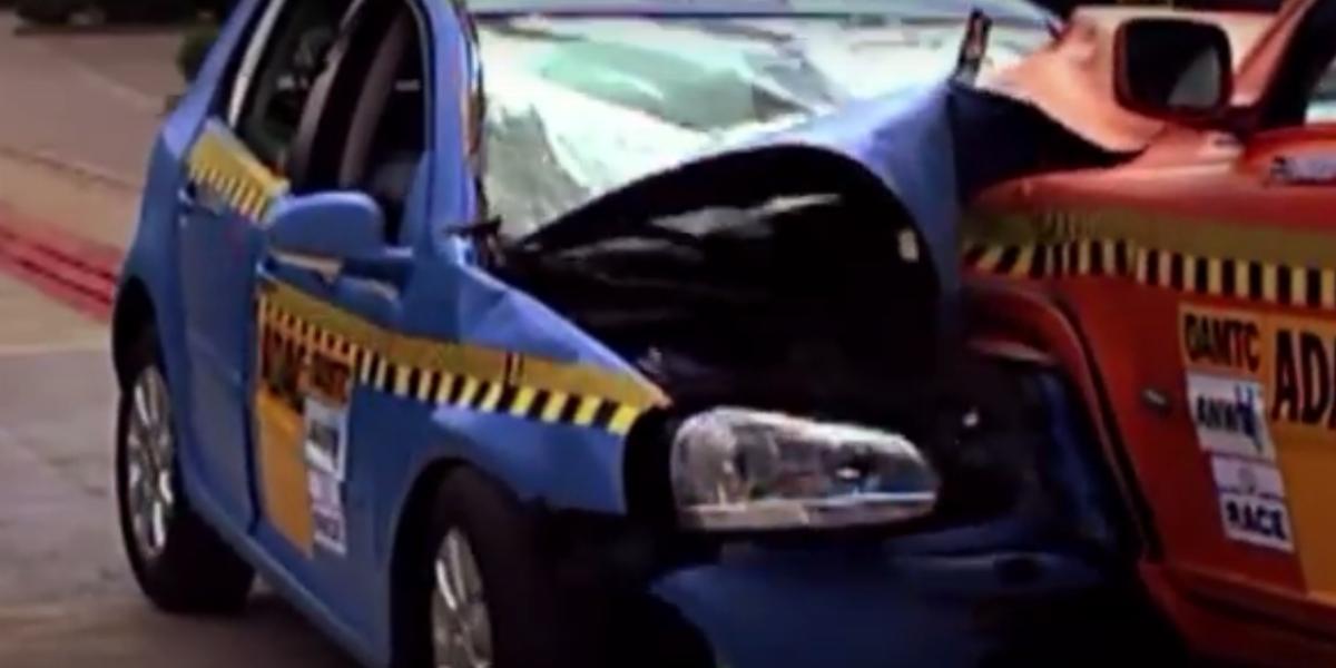 Crash test: Land Rover Discovery v zrážke s Renaultom Espace!