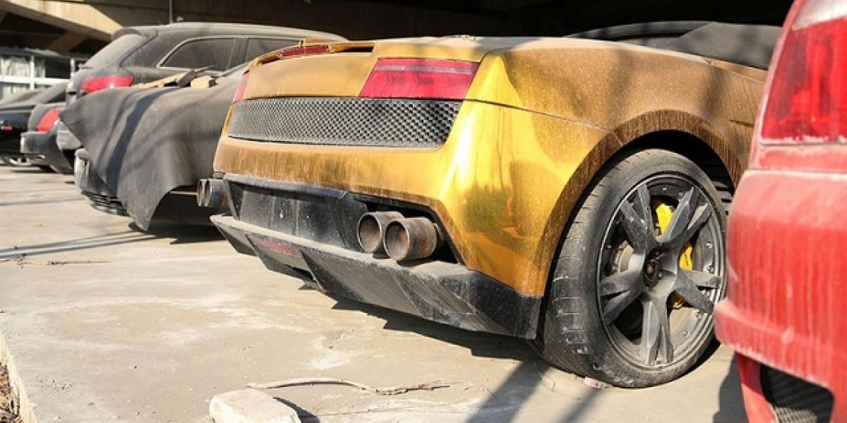 R.I.P. Lamborghini, Bentley aj Maserati: Opustená zbierka drahých superšportov pod mostom! 