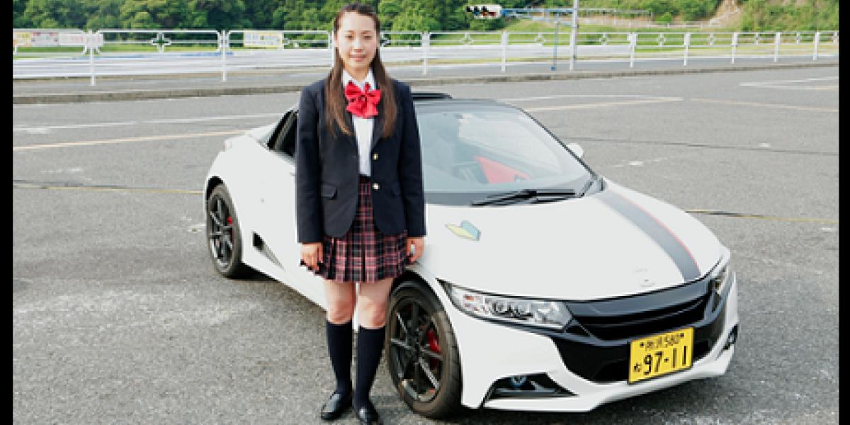 18-ročná Japonka vymláti dušu z Hondy S660: Sleduj reklamu!