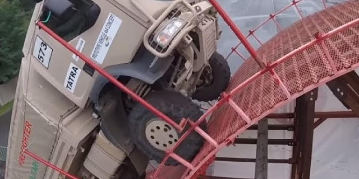 Video: Tatra 810 4x4 vs. extrémne 55° stúpanie!  