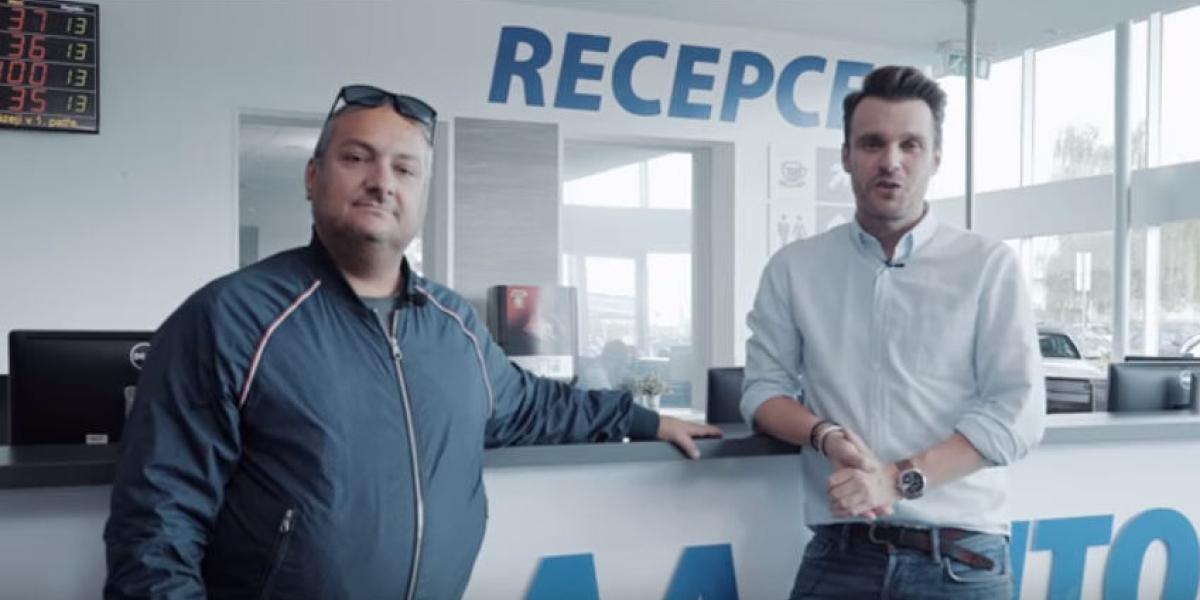 Leoš Mareš a Patrik Hezucký na pobočke AAA Auto v Prahe.