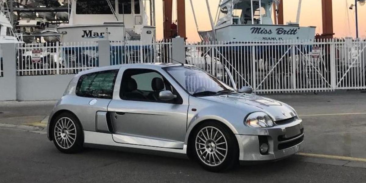 230 koňové Clio, ktoré ťa zaručene posadí do sedačky!