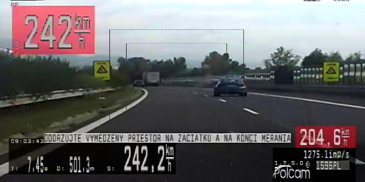 Na D1-tke šiel 242 km/h. Ako sa vyhovoril?