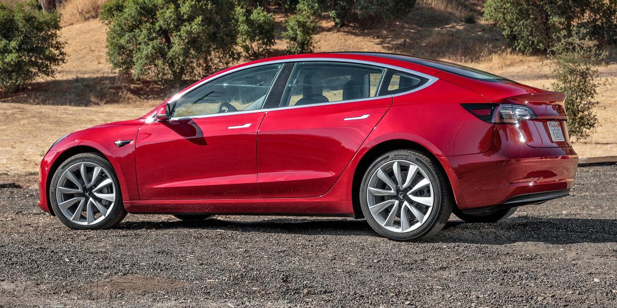 VIDEO: spoveď majiteľa Tesly Model S. 1 rok, 16 tisíc km, 6 návštev servisu!