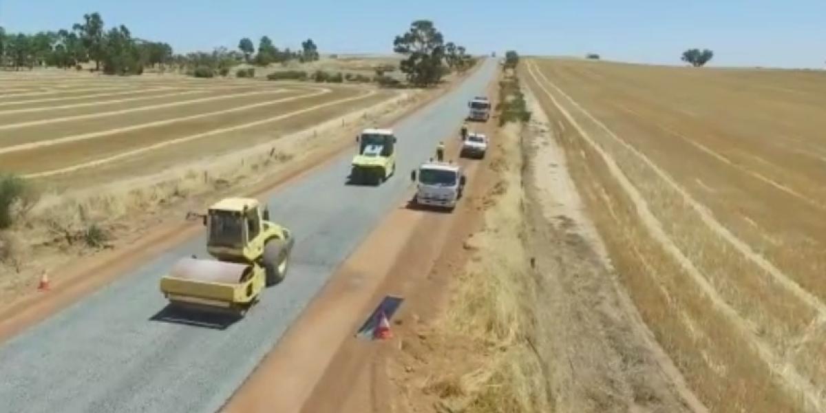 VIDEO: ako v Austrálií pokladajú cestu, inšpirácia pre našich cestárov
