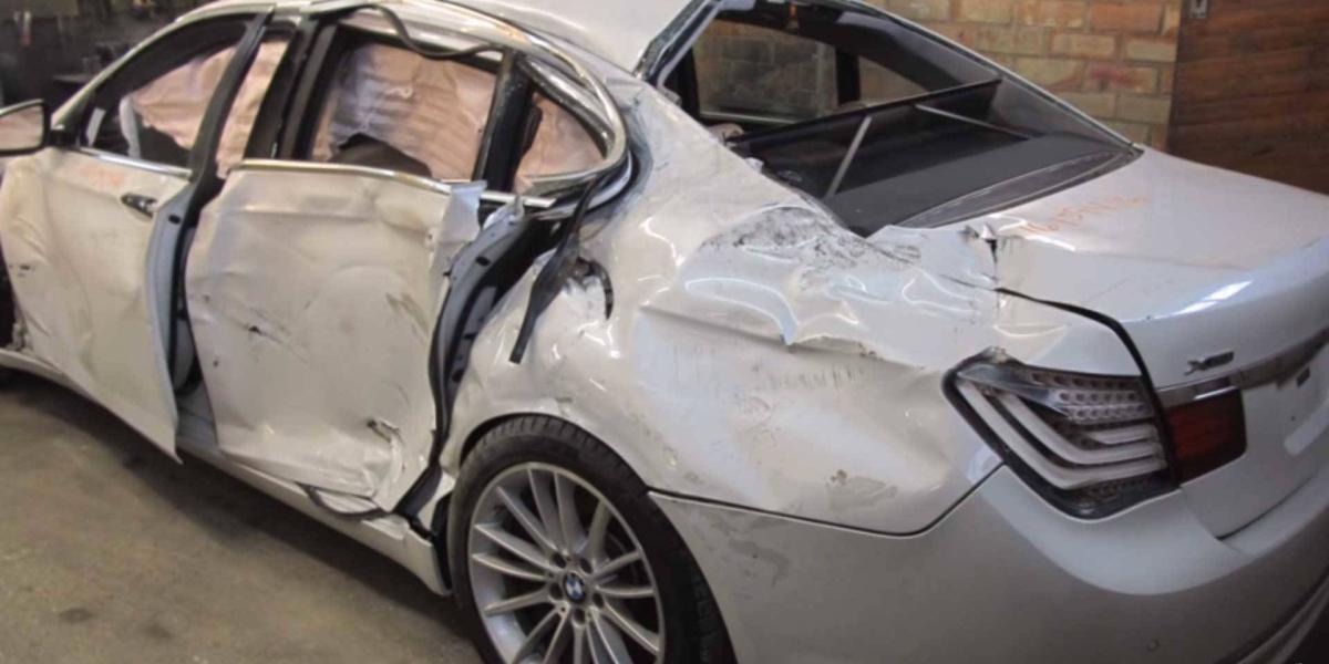 BMW 7 na totálku opravené ako nové!