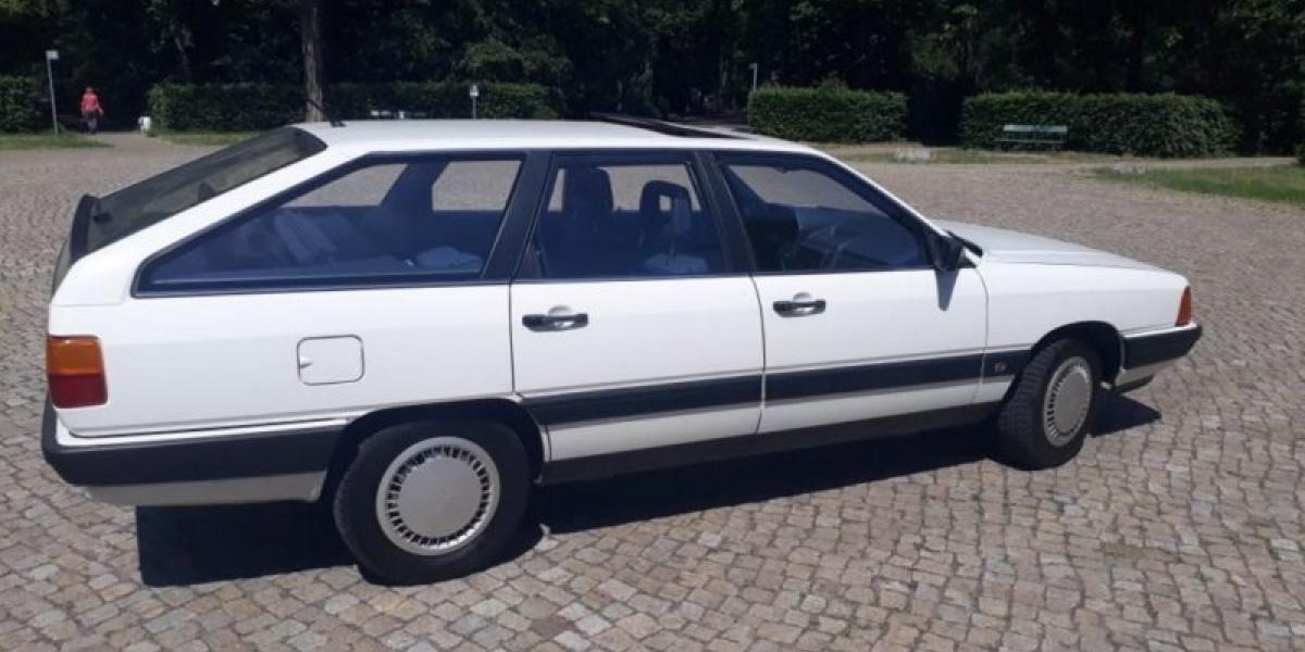 Muž má 32 rokov 1 auto. Má za sebou 4 totálky!