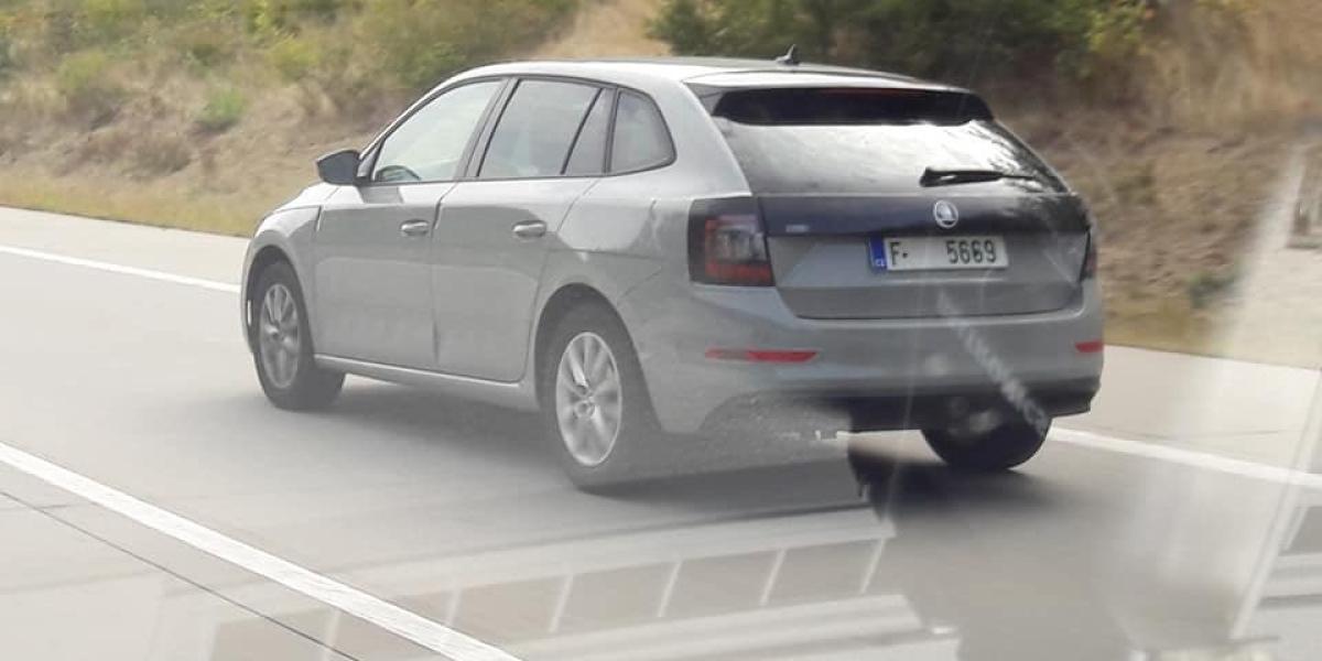 Prvé FOTO nástupcu Škody Rapid! Vyzerá sľubne!