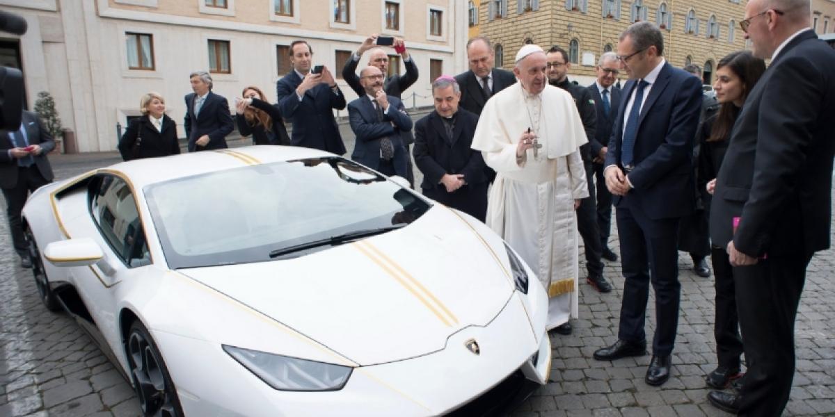 Pápež predáva svoje Lamborghini! Nevyužíval ho.
