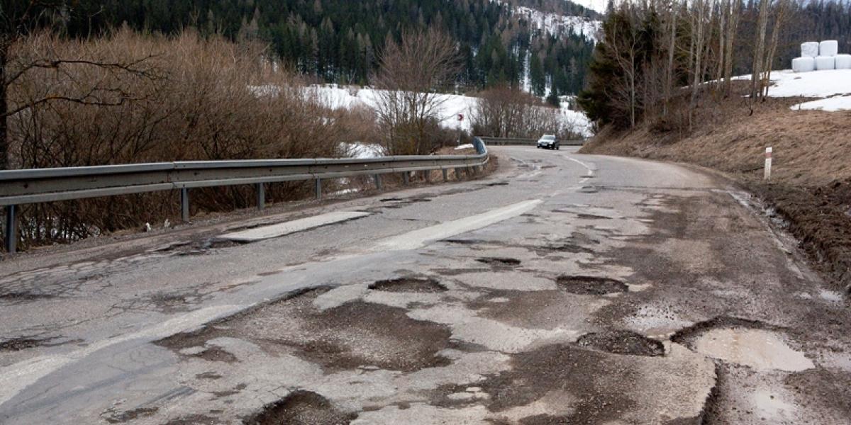Cesty na Slovensku sú horšie ako v Namíbií a Rwande, ale lepšie ako v Česku!