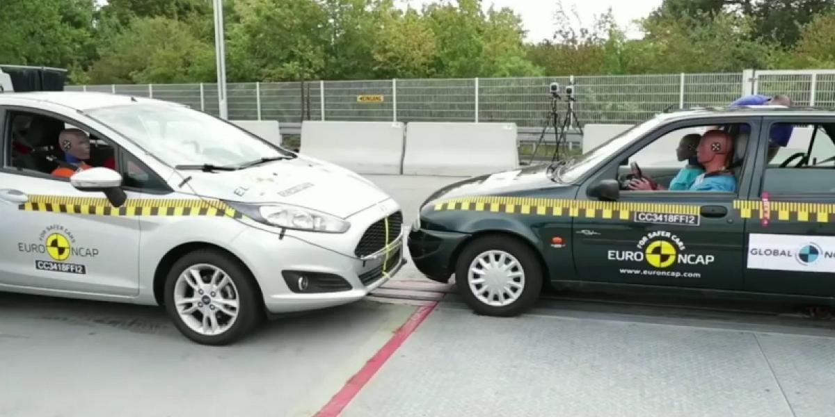 VIDEO: čelná zrážka, 20 ročné auto vs. nové!