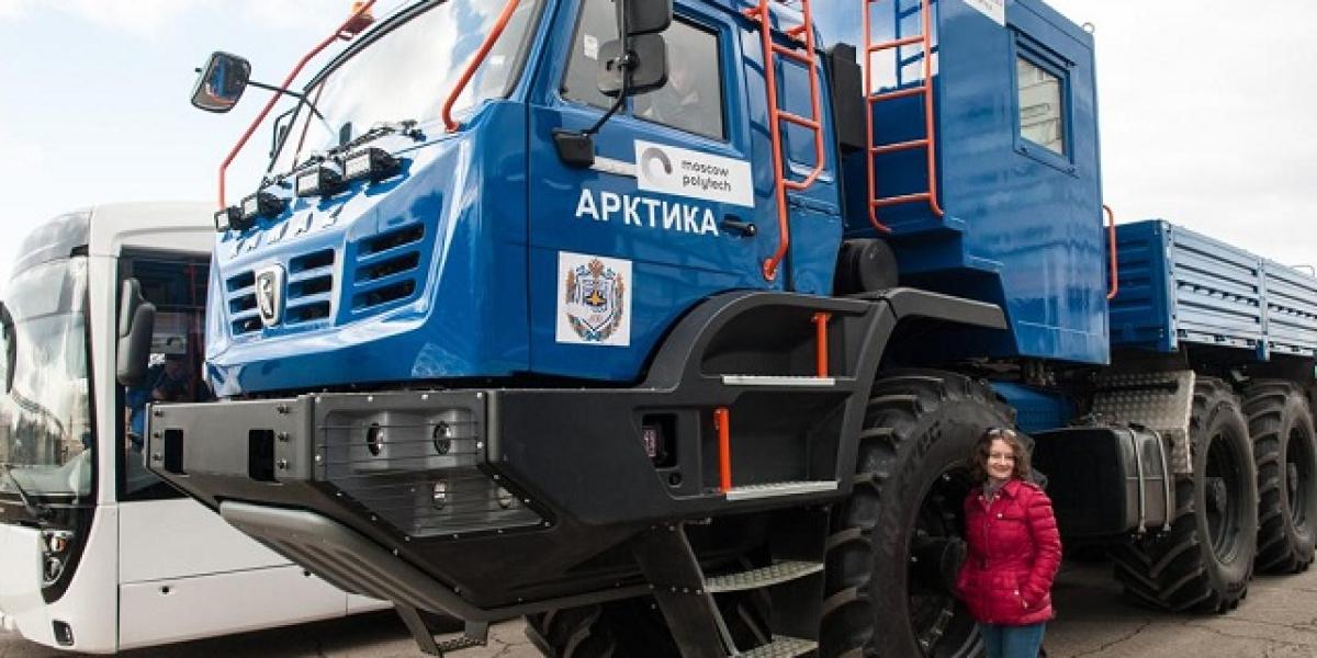 Terénny kolos z Ruska: Bytová jednotka, 2-metrové kolesá, 40 ton, 700 koní! 