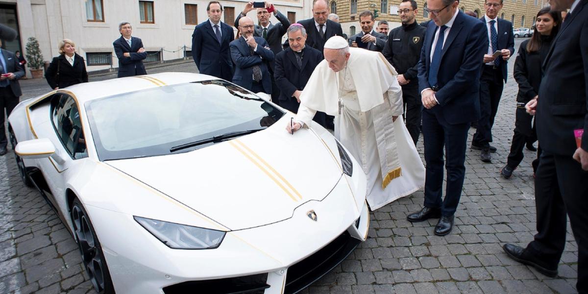 Čech vyhral pápežovo Lamborghini! Ako?