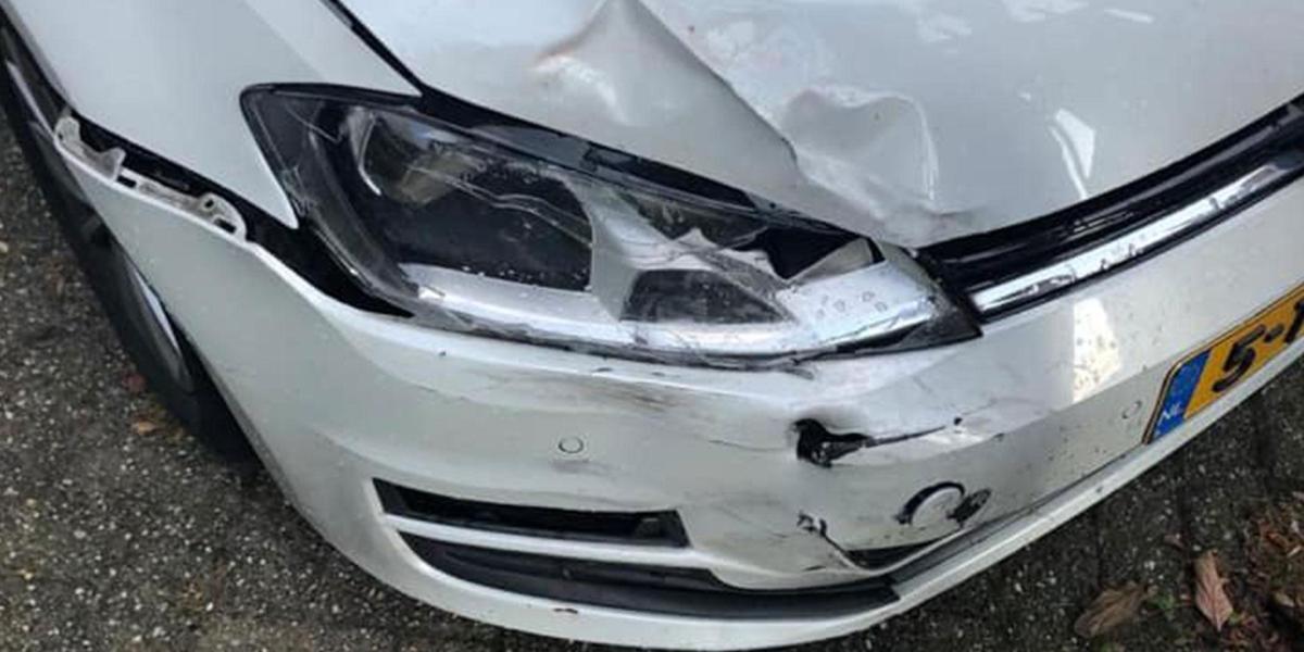 Auto nechala na parkovisku pri letisku. Takto ho našla po návrate!