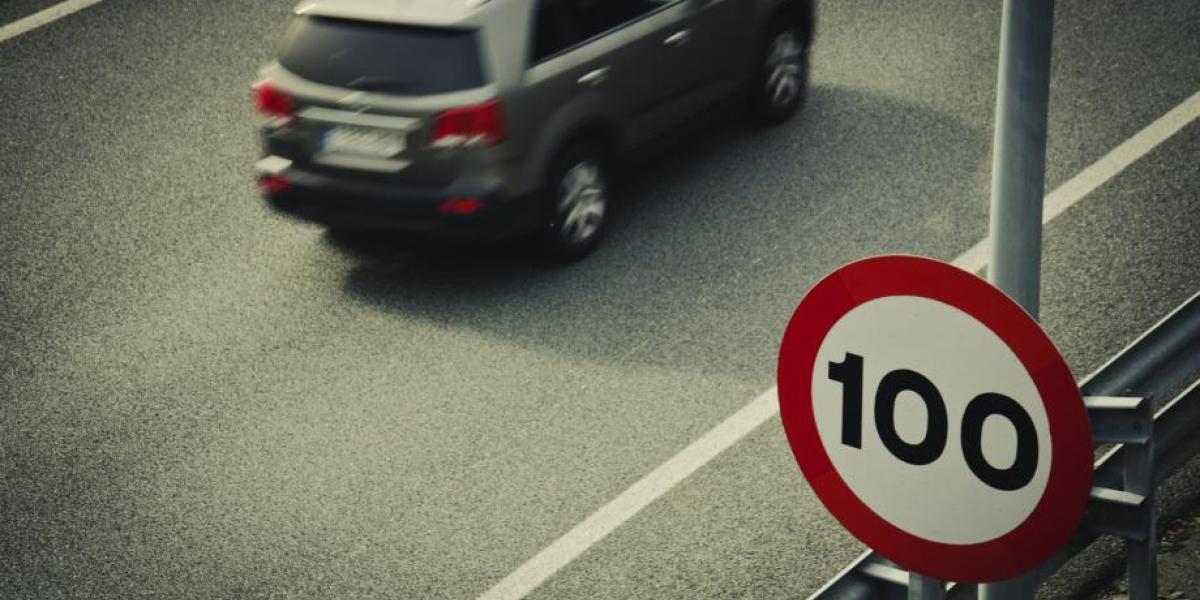 Na diaľnici v Holandsku už len 100 km/h. Nepáči sa to ani policajtom!