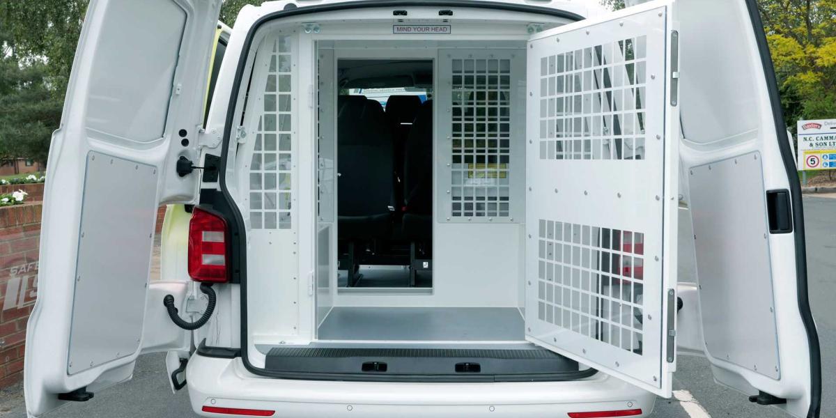 Takto vyzerá väzenie na kolesách od VW! VW Prisoner Van!